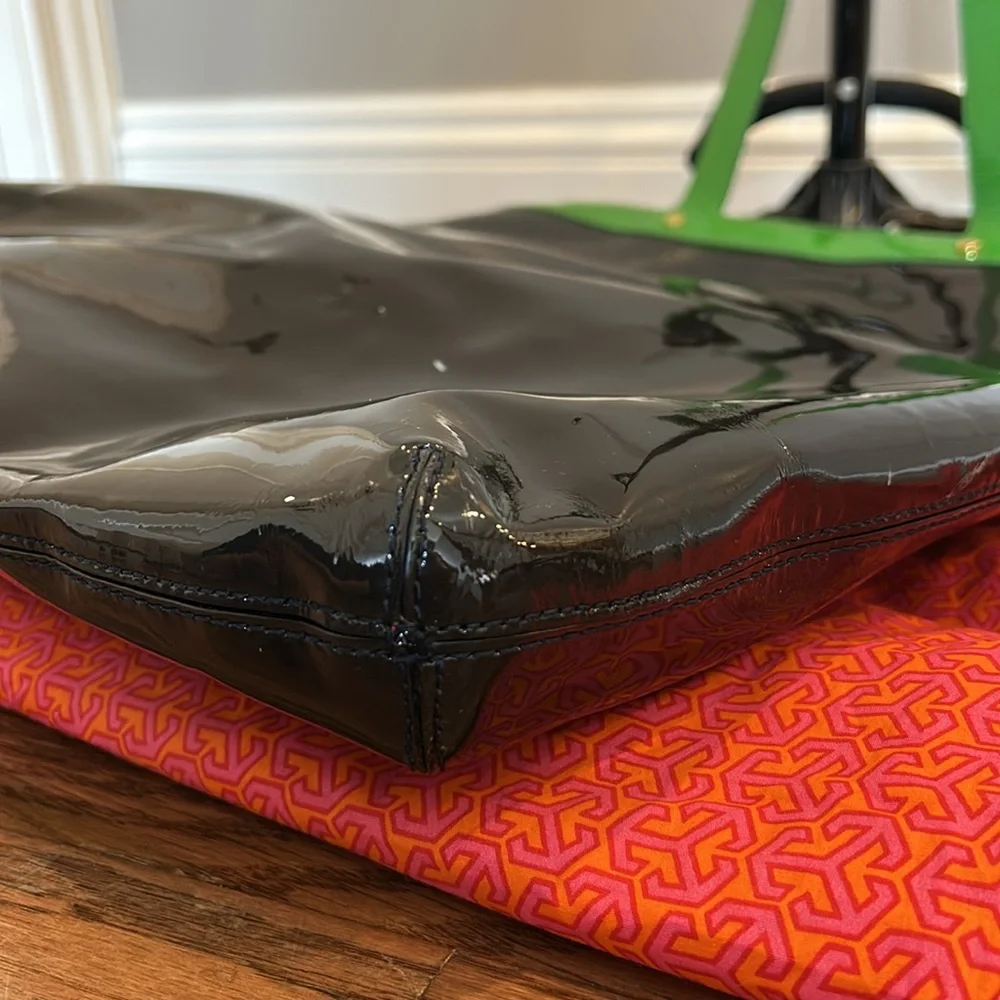 Tory Burch patent tote bag - Picture 6 of 15